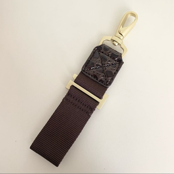 New wristlet strap